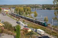 Stasjonsområdet i Fetsund sett fra veibrua som krysser Glomma. Foto: Leif-Harald Ruud (2010).