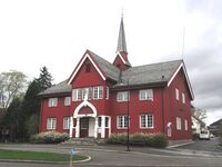 Det gamle herredshuset på Jessheim, som var rådhus fra det sto ferdig i 1901 til det nye rådhuset tok over i 1967. Foto: Stig Rune Pedersen (2012)