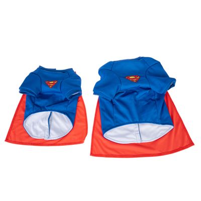 Dva plava kostima za pse s crvenim plaštom i Superman logotipom na leđima, u različitim veličinama.