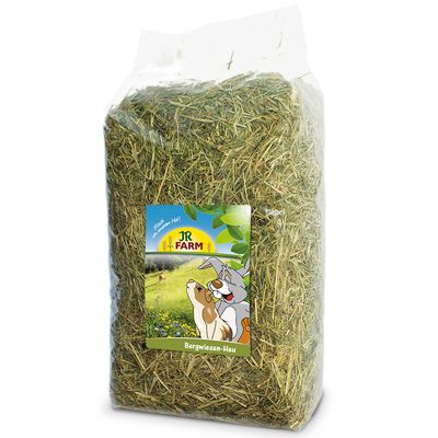 JR Farm Bergwiesen-Heu, heno fresco de praderas alpinas naturales, envase con ilustración de conejo y cobaya.