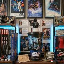 Zsivány Egyes - Egy Star Wars történet pohár és Darth Vader topper, figura