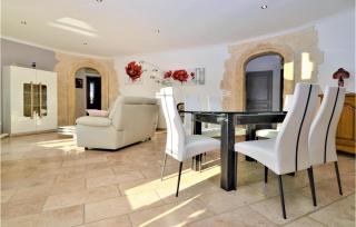 Stunning Home In Jonquière Saint Vincen - 8