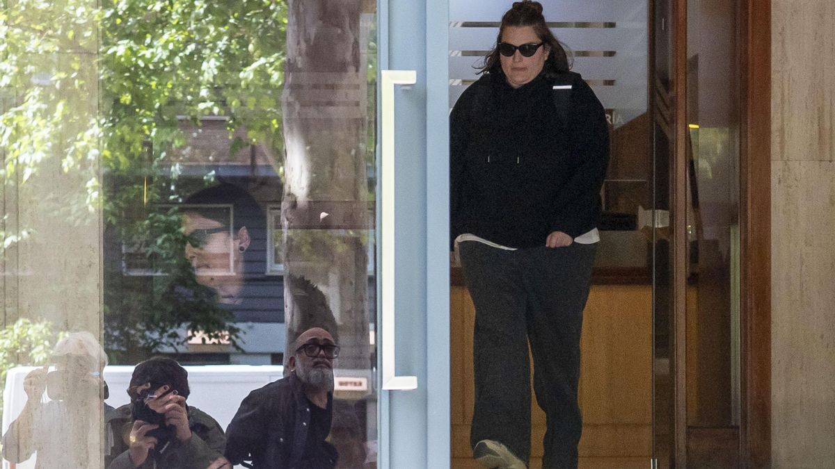 La Policía acusa a las hijas de Zapatero de emitir facturas para encubrir pagos por un supuesto tráfico de influencias