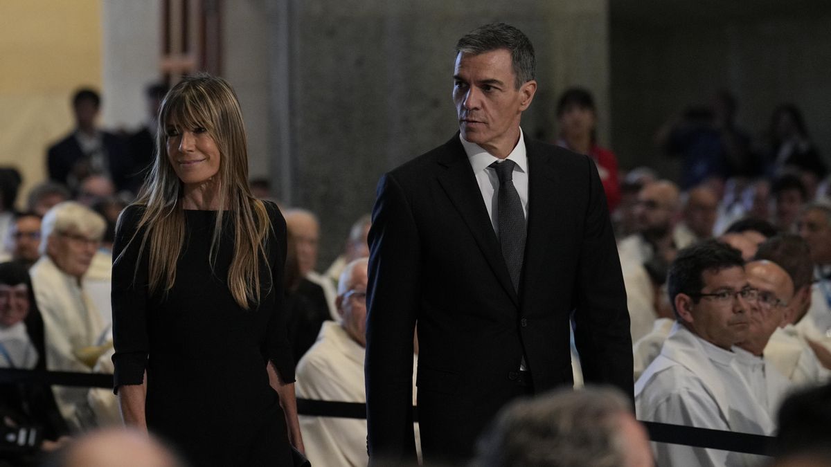 El presidente del Gobierno, Pedro Sánchez, y su esposa Begoña Gómez en una imagen de archivo. EFE/Alejandro García