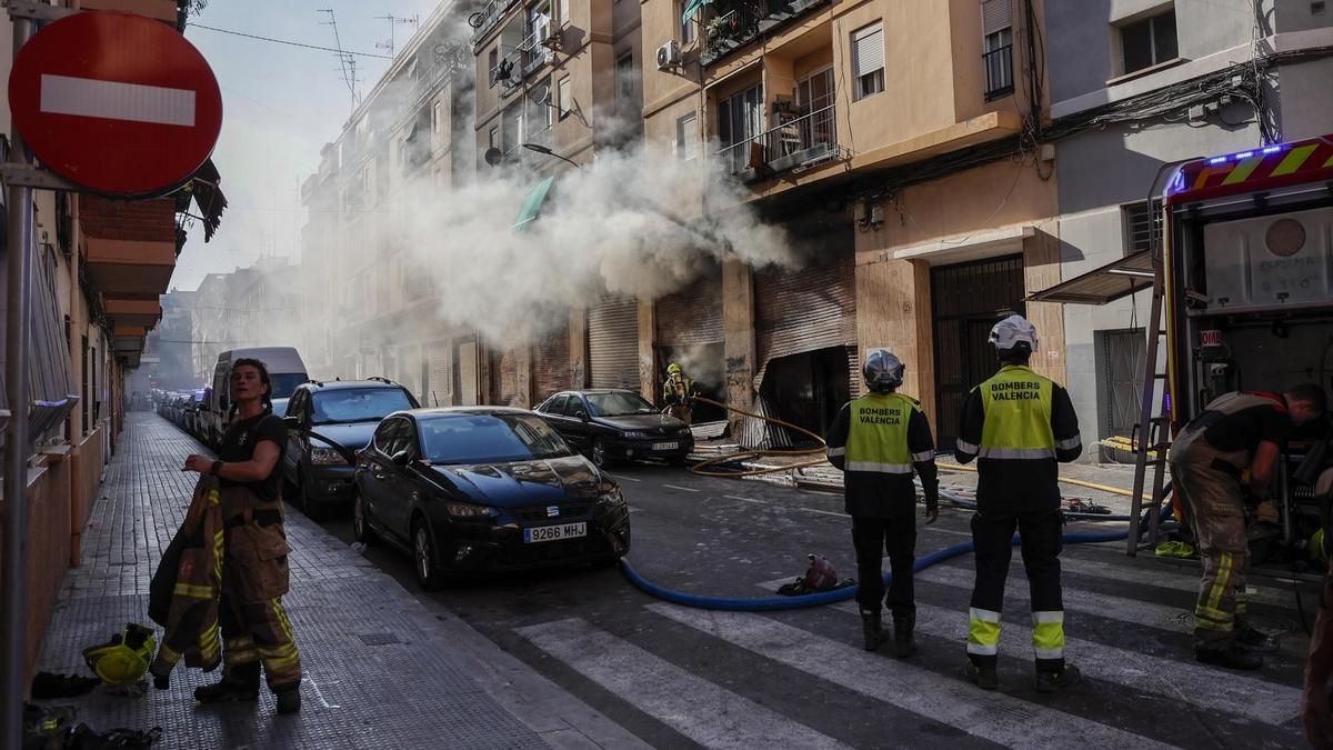 Edificios afectados por el incendio en la calle Picayo (València).