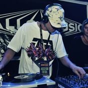 Vinyl set @ golpeBajo con Addison Groove