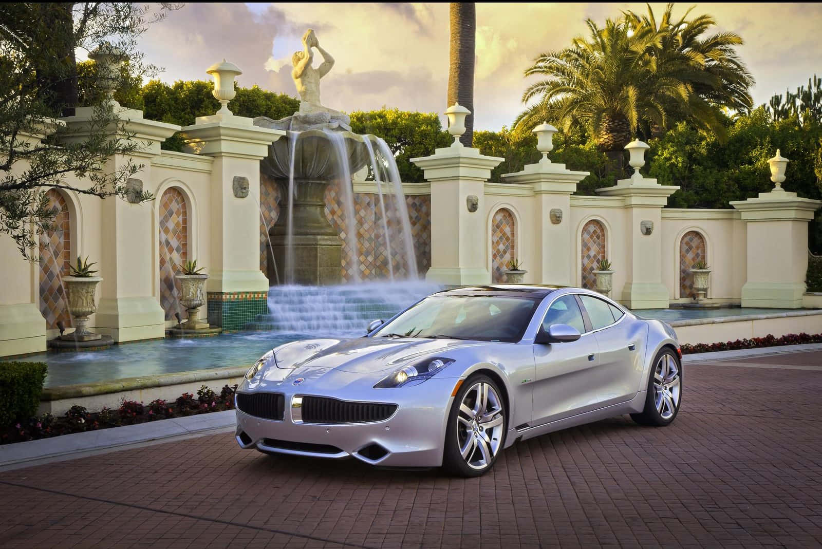 Véhicule Électrique Fisker Karma En Mouvement Fond d'écran