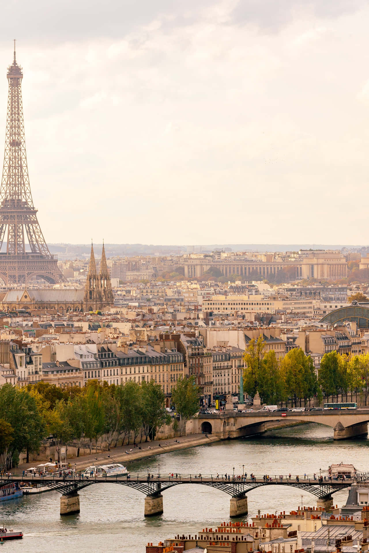 Eiffeltoren en Parijse bruggen over de Seine met gouden licht — Parijs Esthetisch Achtergronden