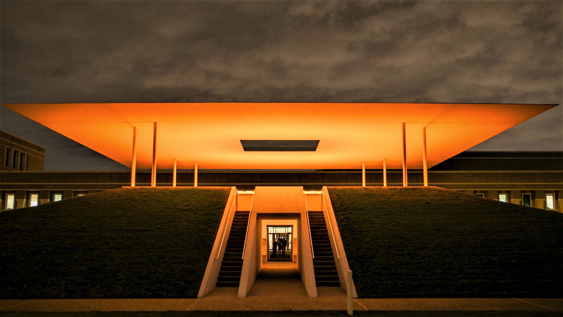 Twilight Epiphany Pavilion Houston: Opdager nye teksturer og farver under en daggry himmel Wallpaper