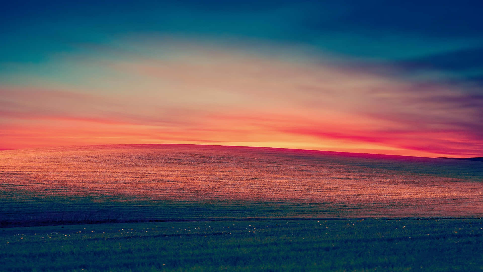Un coucher de soleil vibrant avec des nuances de rose et de bleu sur des collines doucement ondulantes, évoquant une esthétique sereine de fond d'écran Windows. — Windows Aesthetic Fonds d'écran