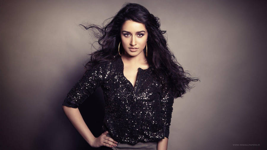 Intialainen näyttelijä Shraddha Kapoor muotokuvassa taustakuva
