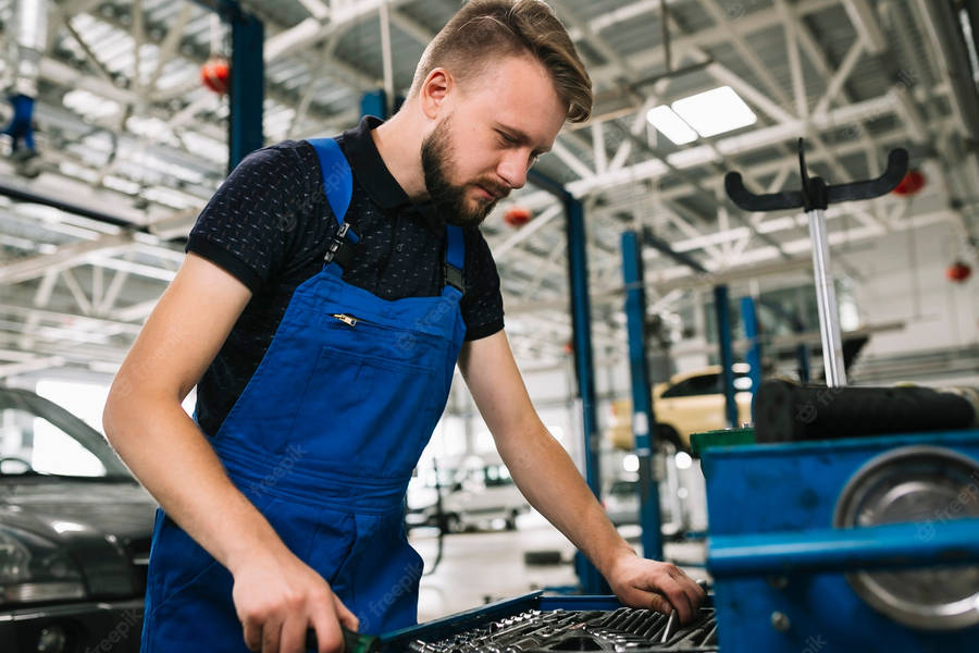 Autoelektrikerund Mechaniker-Techniker