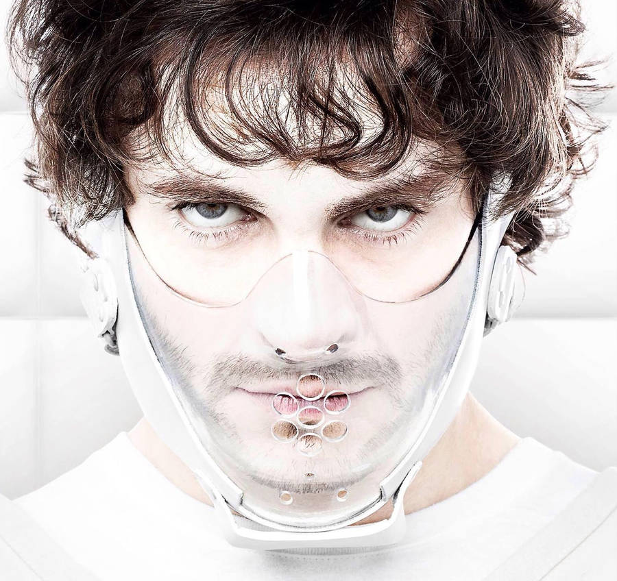 Primo piano di Hugh Dancy