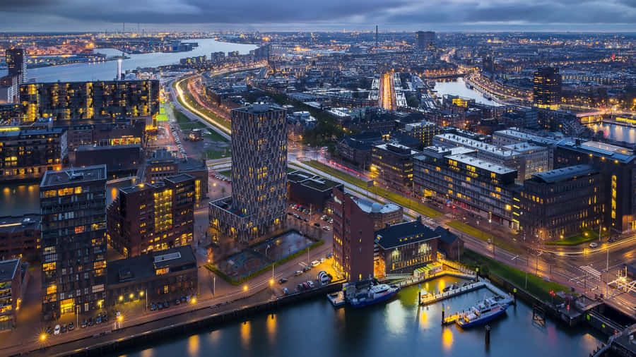 Horizonte de Rotterdam ao Crepúsculo
