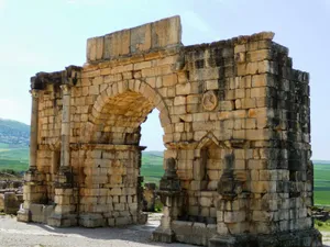 Grande Arche En Pierre De Volubilis Wallpaper