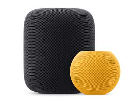 Un HomePod color medianoche colocado al lado de un HomePod mini amarillo