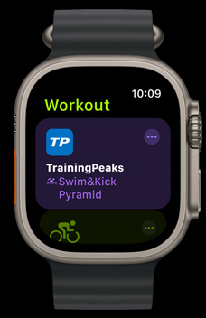 Aplikacija TrainingPeaks prikazana na Apple Watchu Ultra 2.