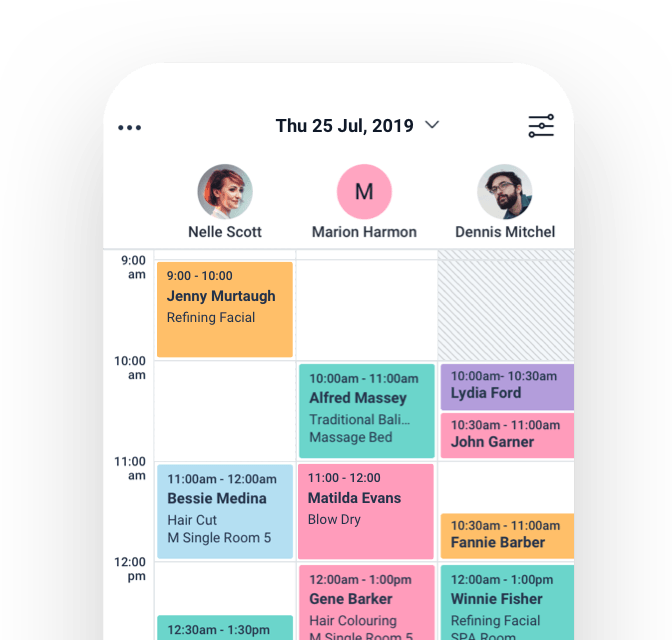 Skärmbild av ett FRESHA-program som visar en kalender fylld med block som representerar bokningar