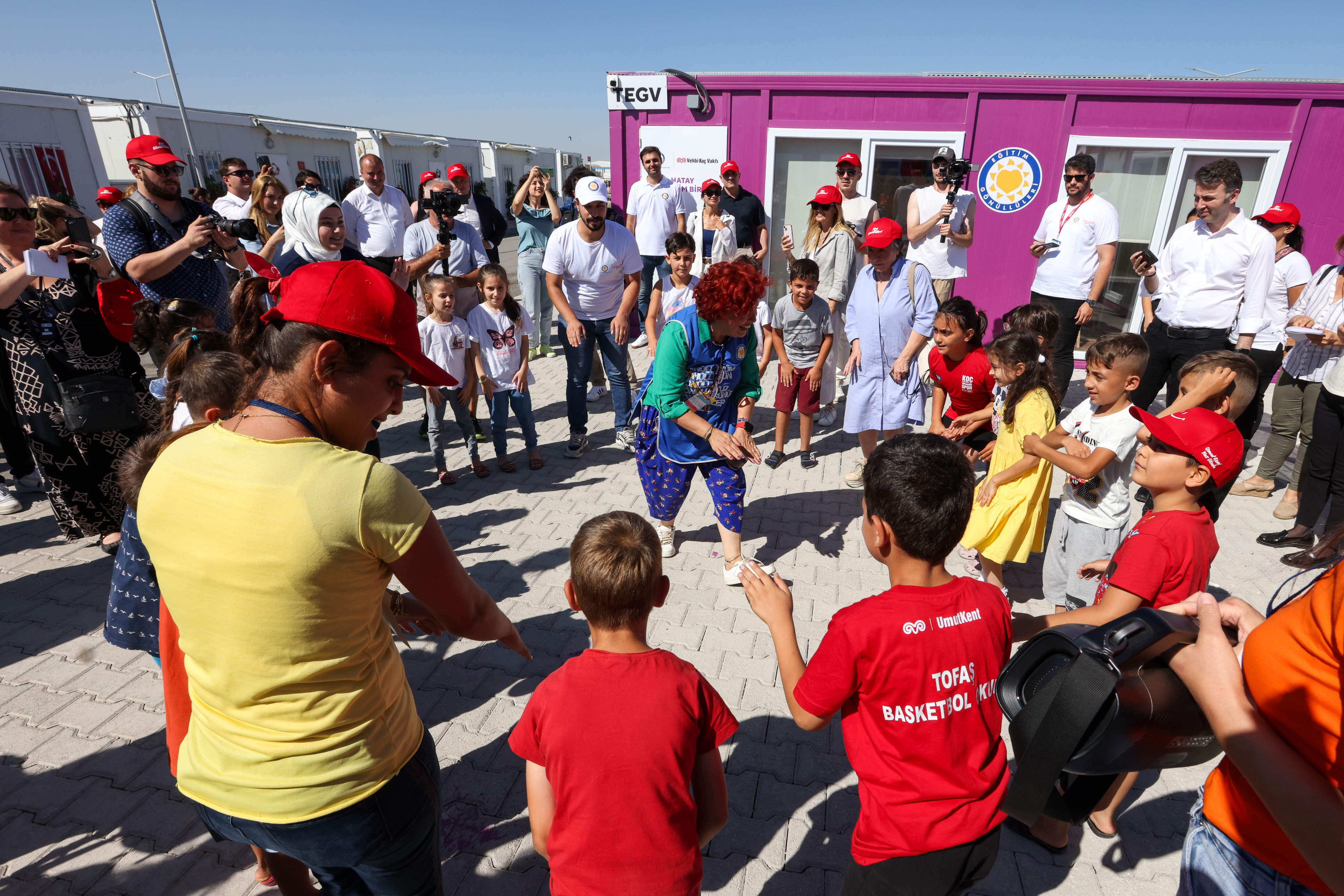 Koç Topluluğu, 5 bin Konteynerden Oluşan, 20 bin Kişilik Yerleşim Yerleri ile Deprem Bölgesinde Umudu Birlikte Çoğaltıyor
