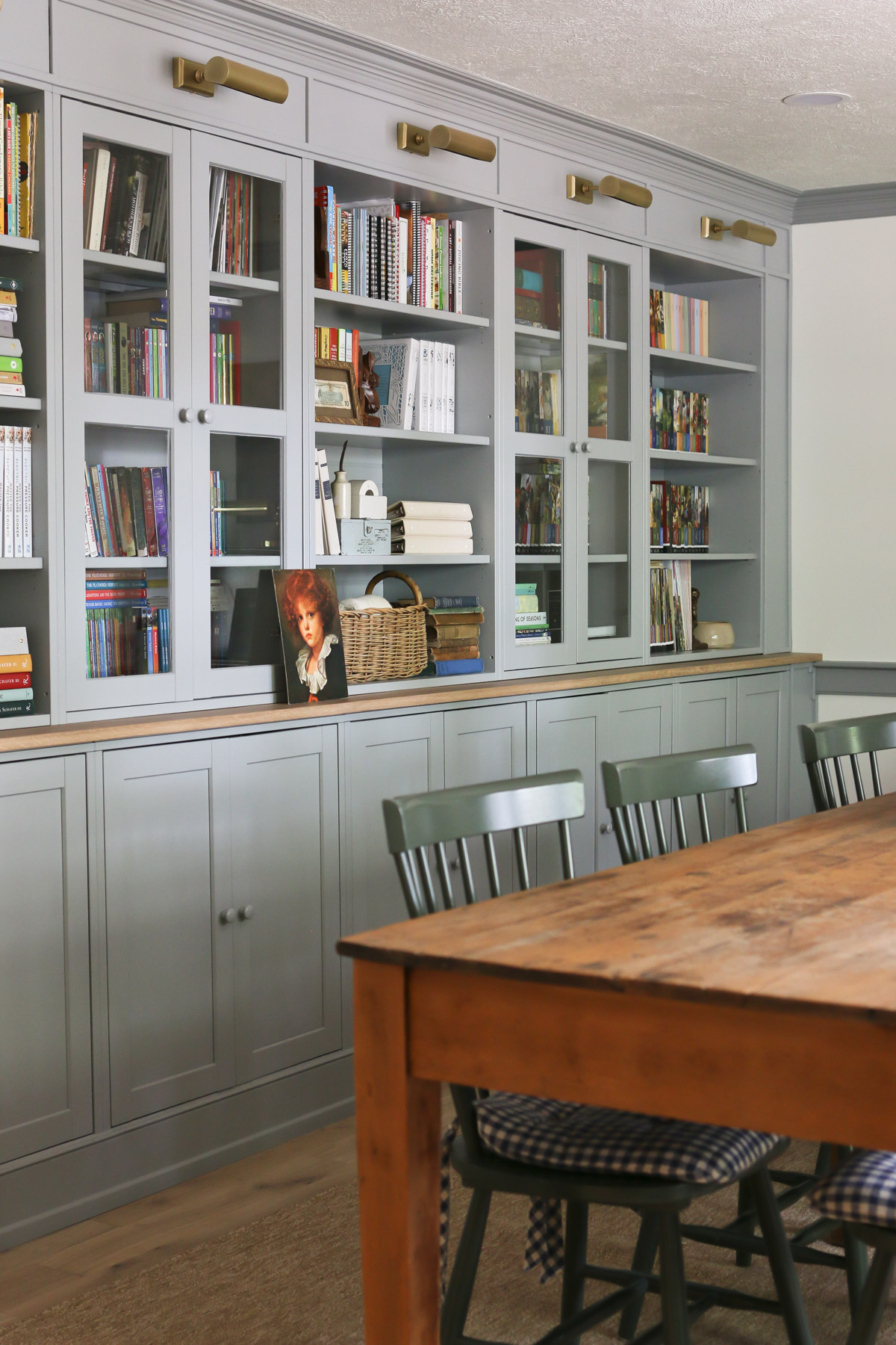 Built-in bookcases are used for storing books and supplies in a home office/study room
