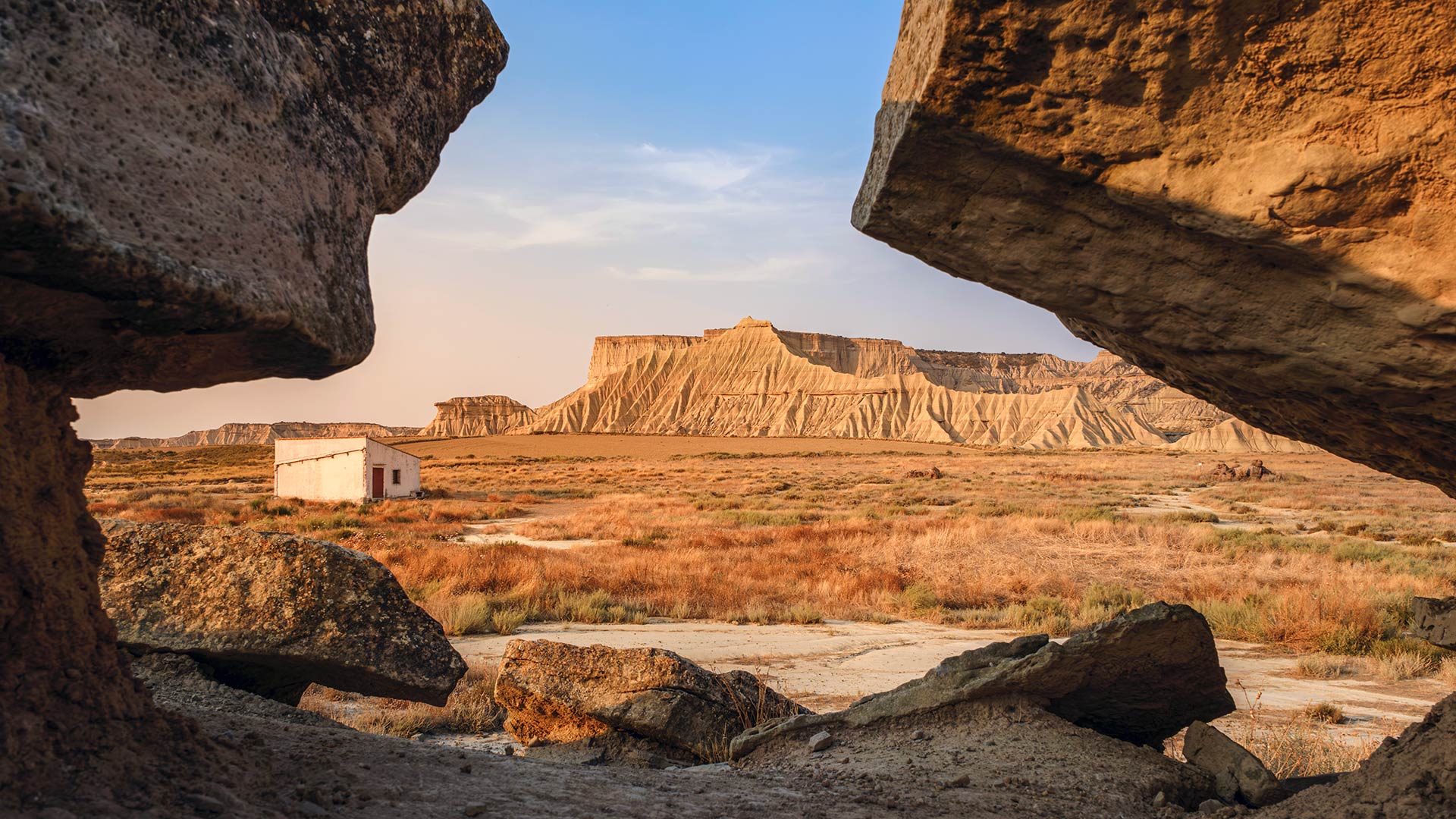iStock-2236696626H Vue sur la zone de La Piskerra dans le désert des Bardenas Reales (Navarre, Espagne)