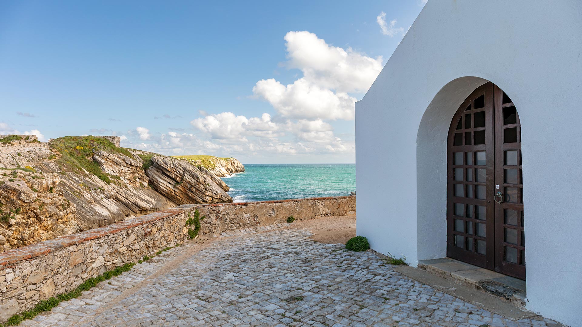 GettyImages-2215775667H Vue sur l'océan depuis Peniche (Région Centre, Portugal)