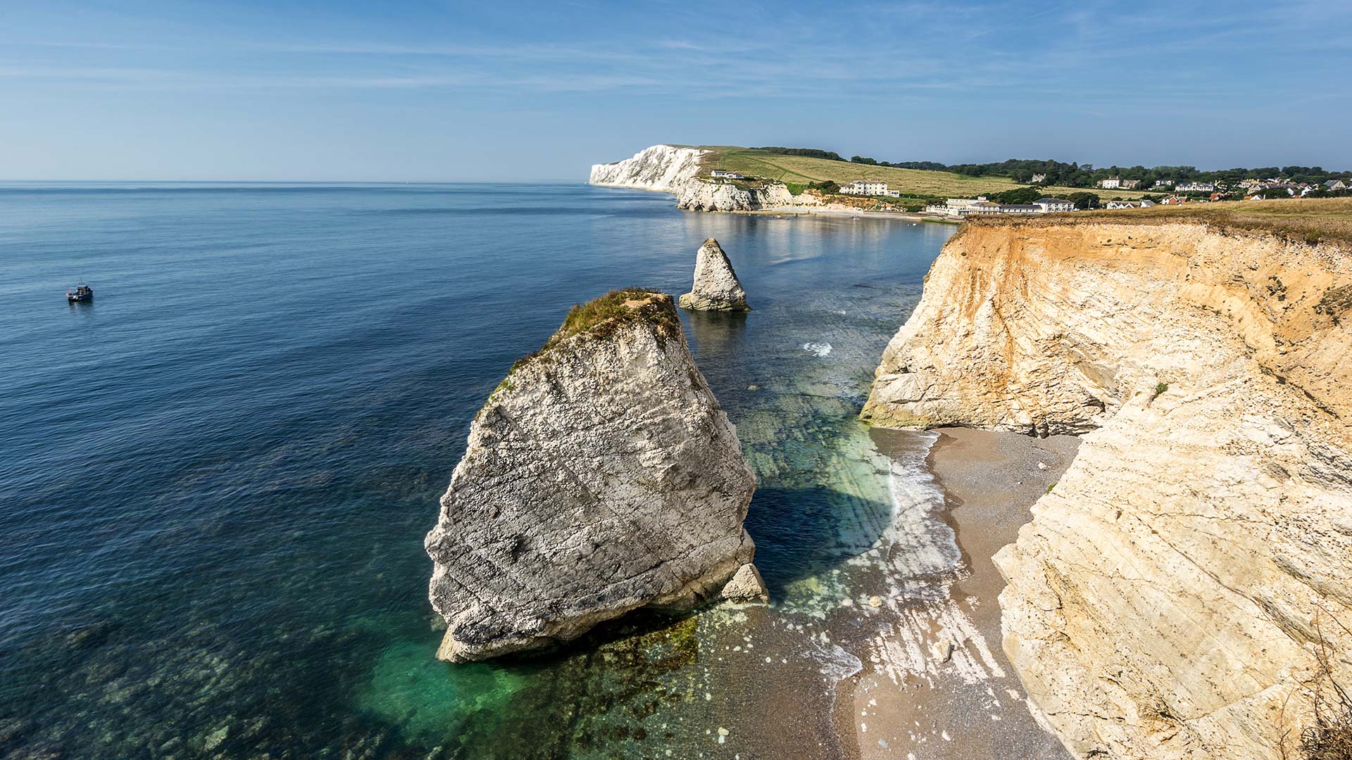 iStock-1035578476H Les falaises de craie de la baie de Freshwater, île de Wight (South East, Royaume-Uni)