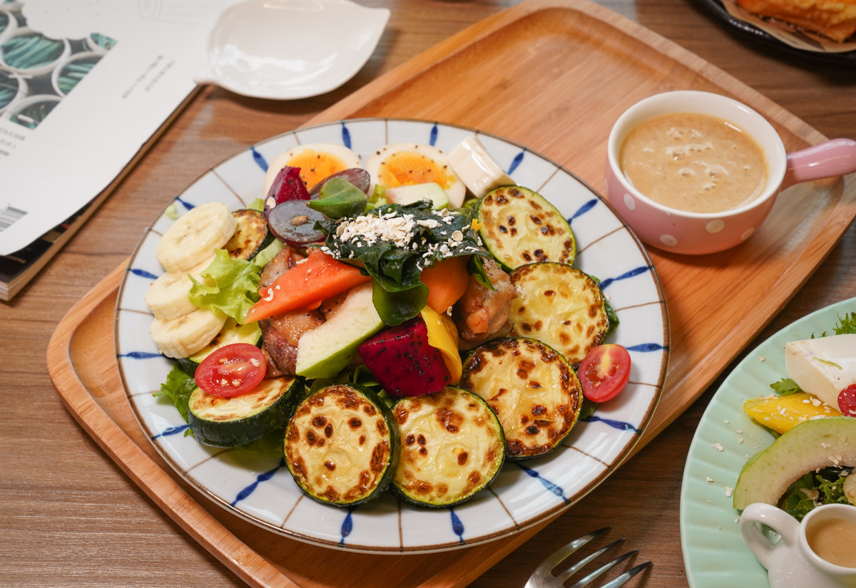 [台中]阿飛Brunch-台中火車站巷弄人氣早午餐~綠植空間超療癒!也是寵物友善餐廳唷~ @美食好芃友