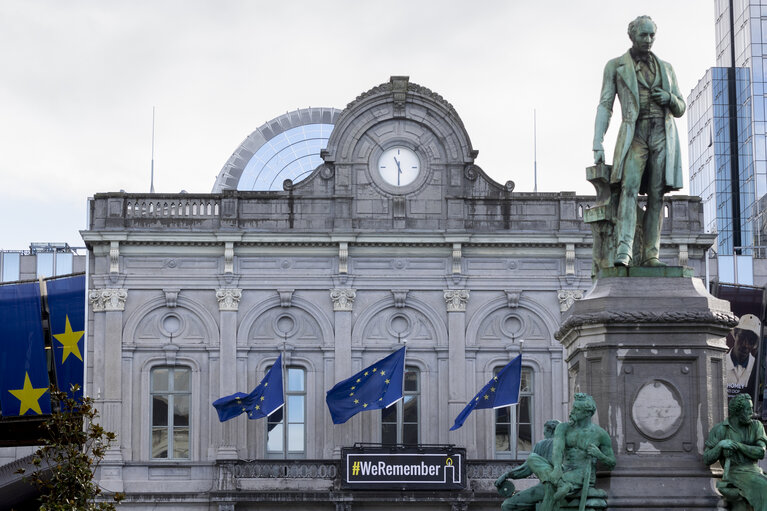 Nuotrauka 3: Holocaust Remebrance day: European Parliament buildings in Brussels display the banner #WeRemember