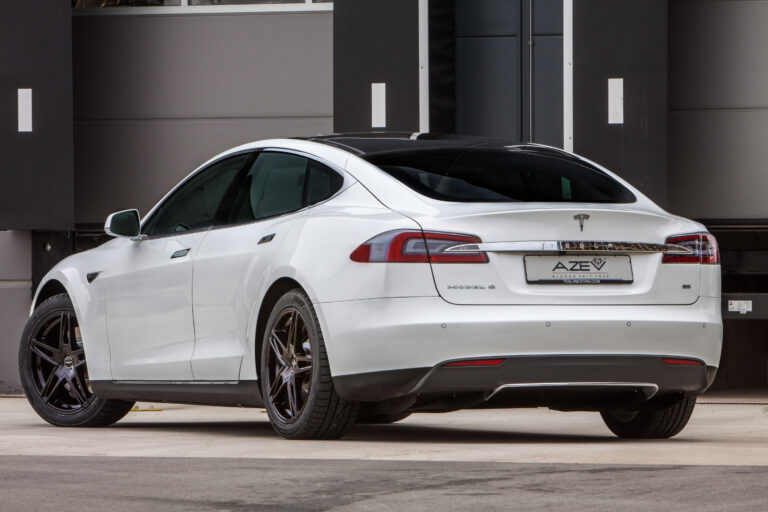P2 Nero Tesla S