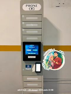 Charging phone booth