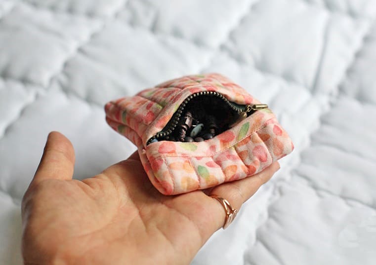 How to Sew a Mini Zipper Pouch How to Sew a Mini Zipper Pouch