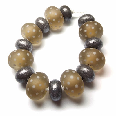 Lampwork glass beads by Laura Sparling Lampwork glass beads by Laura Sparling