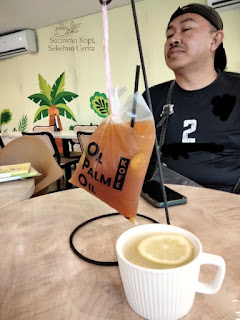 Sky juice with lemon slice (hot) dan teh o limau iced