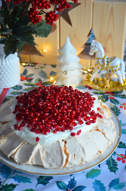 Beza Pavlova z granatem Beza Pavlova z granatem