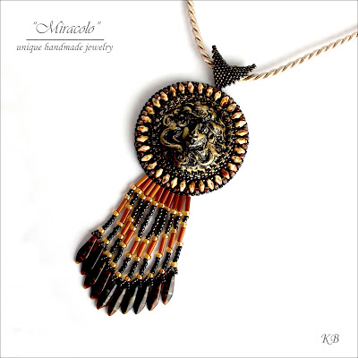 Antiquitates wisiorek, pendant