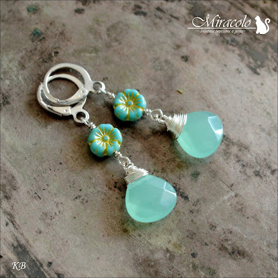 Kelimutu - kolczyki z seledynowym jadeitem Miracolo, flower beads primula, kropla jadeitu, jadeit zielony, kolczyki z jadeitem, jade earrings, green jade