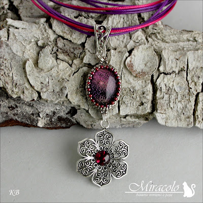 Iris - wisiorek ze szkłem dichroicznym i granatem Miracolo, szkło dichroiczne, granat, filigran, dichroic glass, garnet, filigree pendant