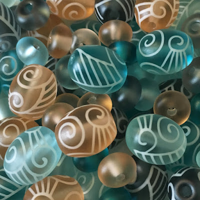 Lampwork glass beads decorated with stringer, by Laura Sparling Lampwork glass beads decorated with stringer, by Laura Sparling