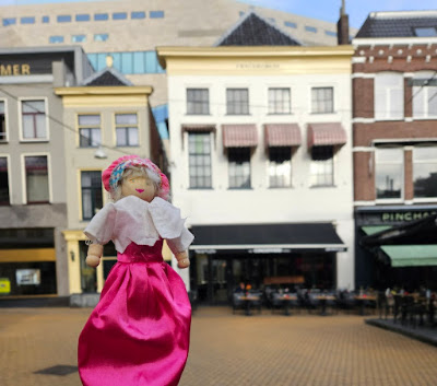 Geboortehuis Etta Palm Het poppetje voor het geboortehuis van Etta Palm, een wit rechhoekig gebouw