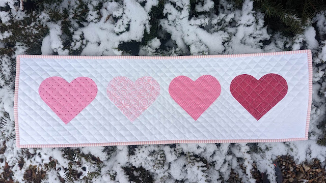 Raw-edge applique pink heart mini quilt Raw-edge applique pink heart mini quilt