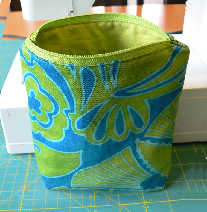 Easy Zippered Pouch Tutorial Easy Zippered Pouch Tutorial