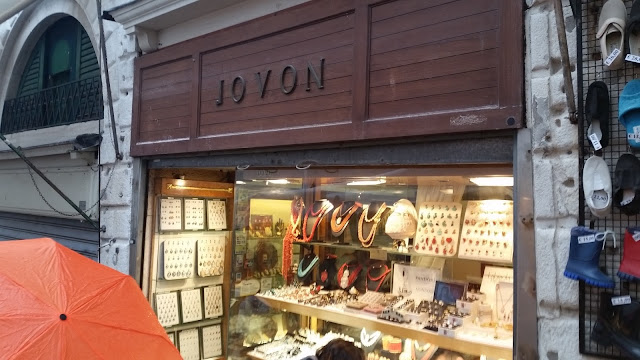 Jovan cameo shop on Rialto bridge Jovan cameo shop on Rialto bridge