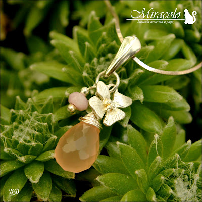 Clairrenaissance - wisiorek z chalcedonem miracolo, chalcedon. chalcedony pendant