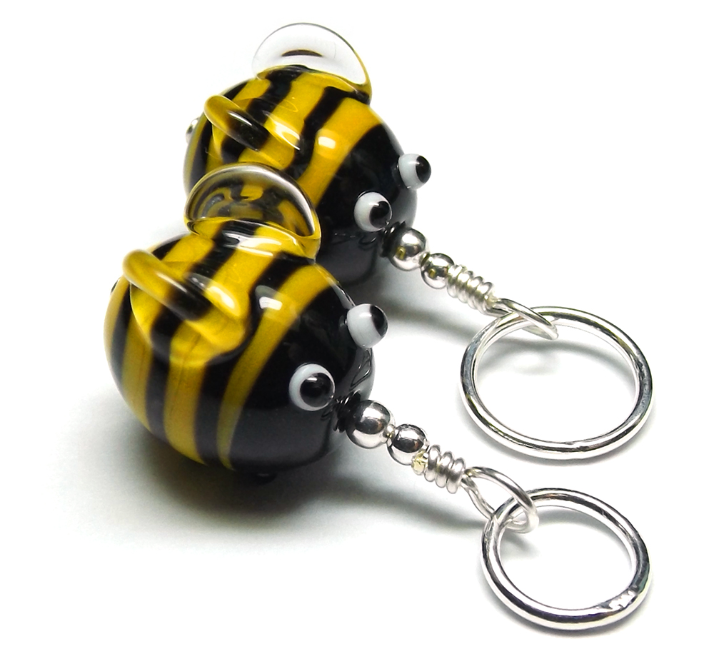 Lampwork glass bee stitch markers by Laura Sparling Lampwork glass bee stitch markers by Laura Sparling