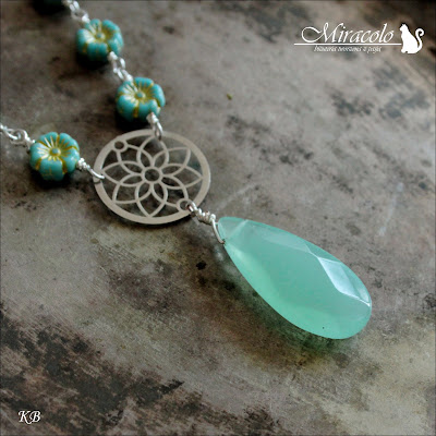 Kelimutu - wisiorek z seledynowym jadeitem Miracolo, flower beads primula, kropla jadeitu, jadeit zielony, wisiorek z jadeitem, jade pendant, green jade,