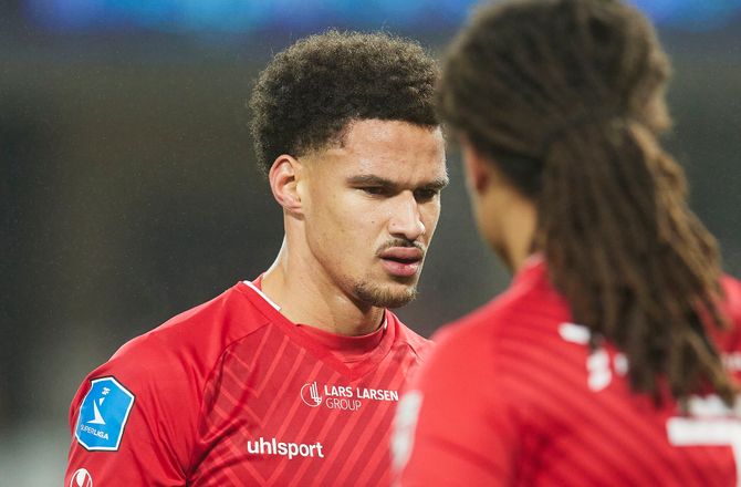 3F Superliga -Silkeborg-profil tygger på tre tilbud