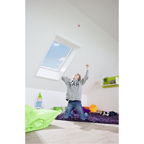 Fereastra mansarda din PVC cu 3 sticle 65x118cm, cu termoizolatie ROTO