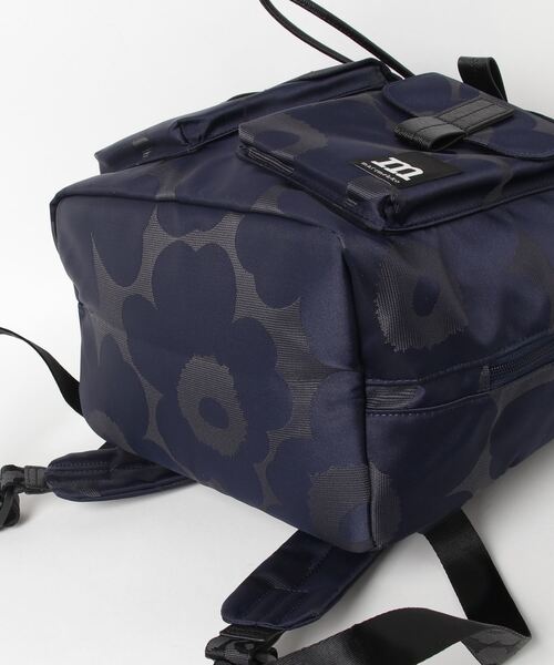 marimekko(マリメッコ)の「Unikko / Everything Backpack L(バックパック/リュック・レディース・ネイビー・FREE)」の7枚目の写真