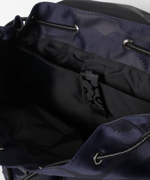 marimekko(マリメッコ)の「Unikko / Everything Backpack L(バックパック/リュック・レディース・ネイビー・FREE)」の8枚目の写真
